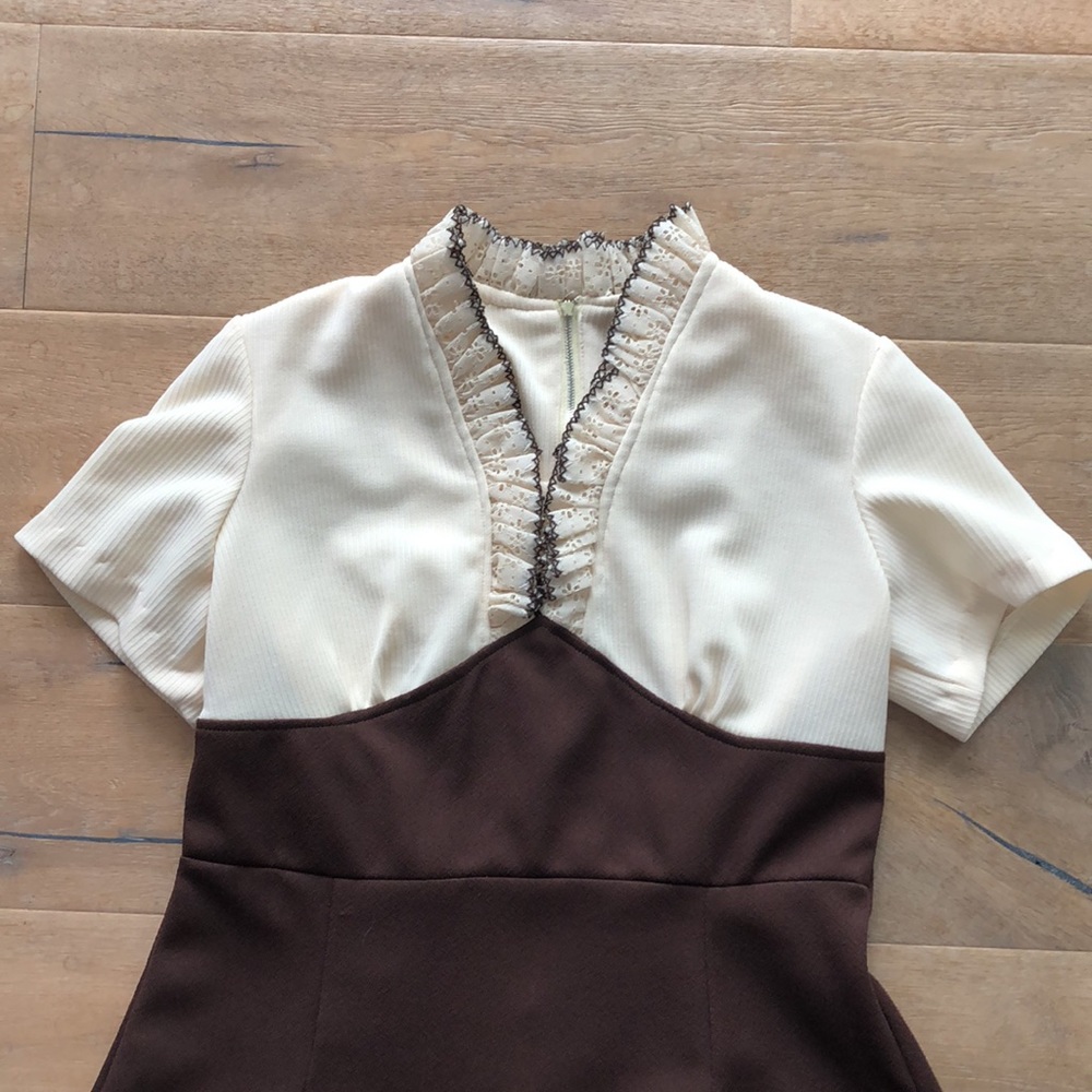 Vintage Dress, Simply Amazing - Picture 2 of 4